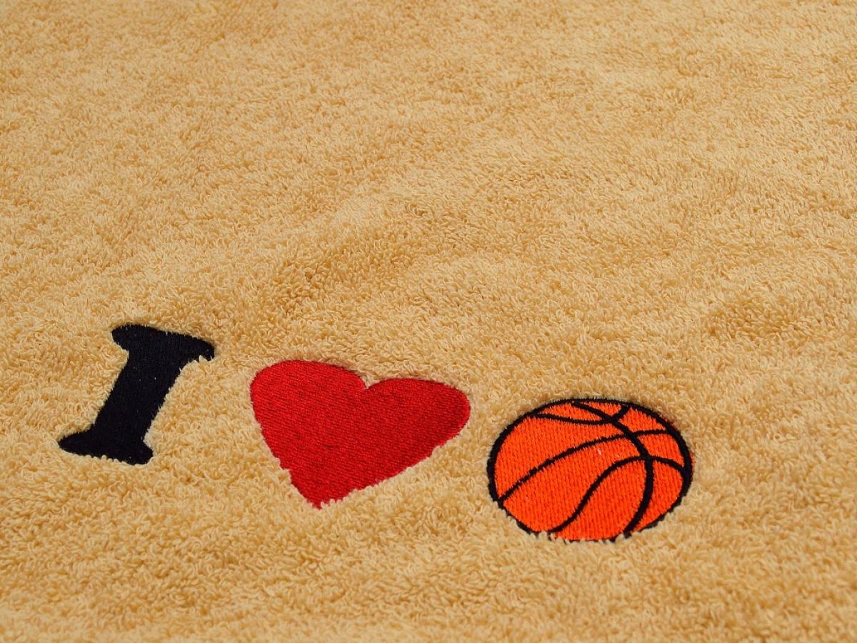 Ręcznik z haftem dla fana koszykówki