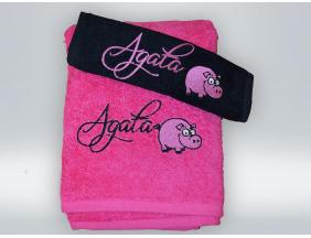 Czarny i różowy ręcznik wyhaftowany specjalnie dla Agaty